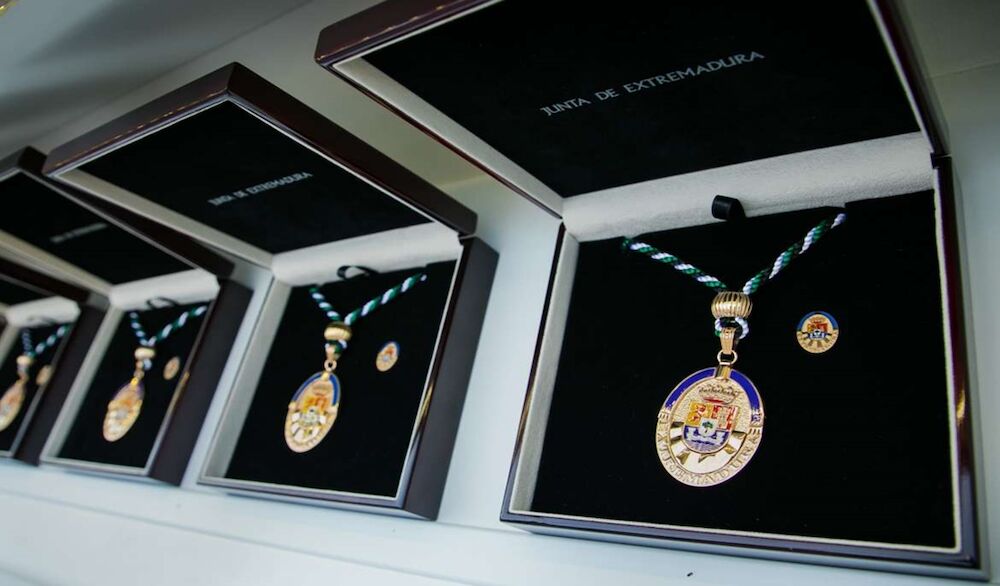 Cooperativas Extremadura impulsa la candidatura de Domingo Fernández a la Medalla de Extremadura