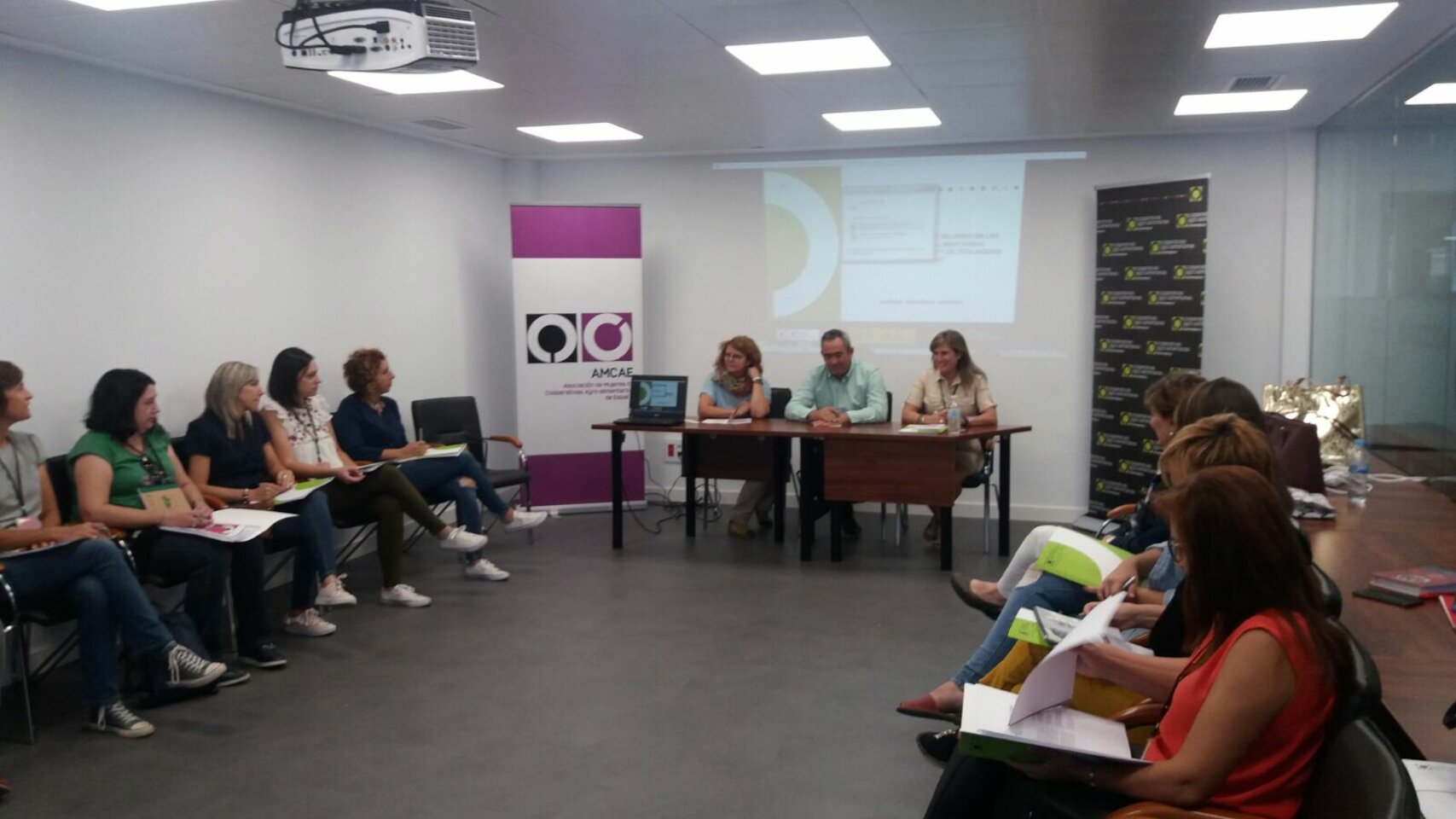 Seminario Motivaci&oacute;n y Empoderamiento Mujer Cooperativas