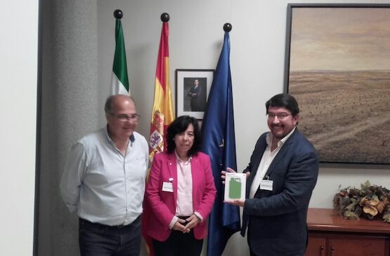 Coolosar, premiada por su labor ambiental en el reciclaje de envases agrarios