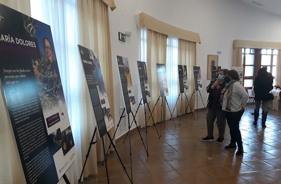 Una exposición itinerante visibiliza y homenajea a mujeres pioneras en el cooperativismo agroalimentario extremeño