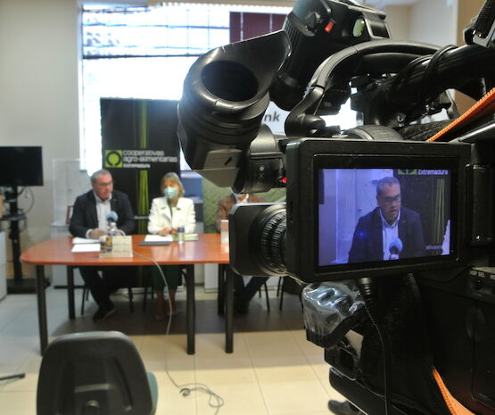 Cooperativas Extremadura y CaixaBank Dualiza impulsarán la FP en el sector