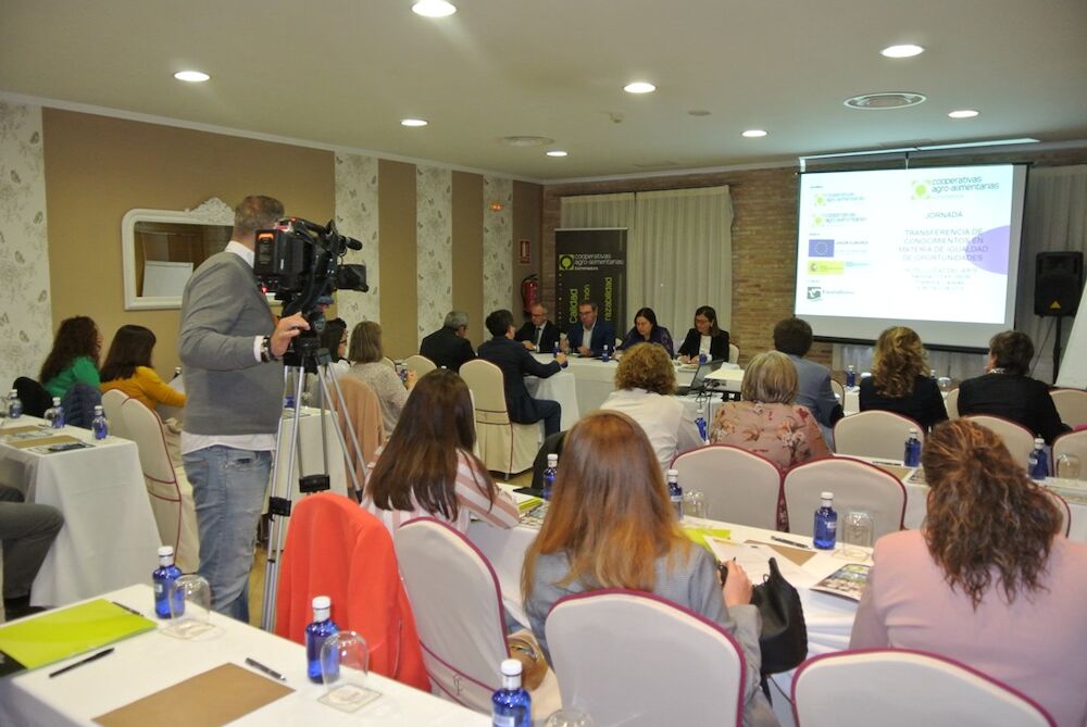 Cooperativas Extremadura pone en valor del papel que juegan las mujeres en las cooperativas y en el medio rural