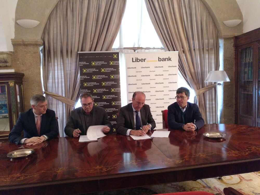 Liberbank y Cooperativas Extremadura se unen para favorecer el desarrollo del medio rural extremeño